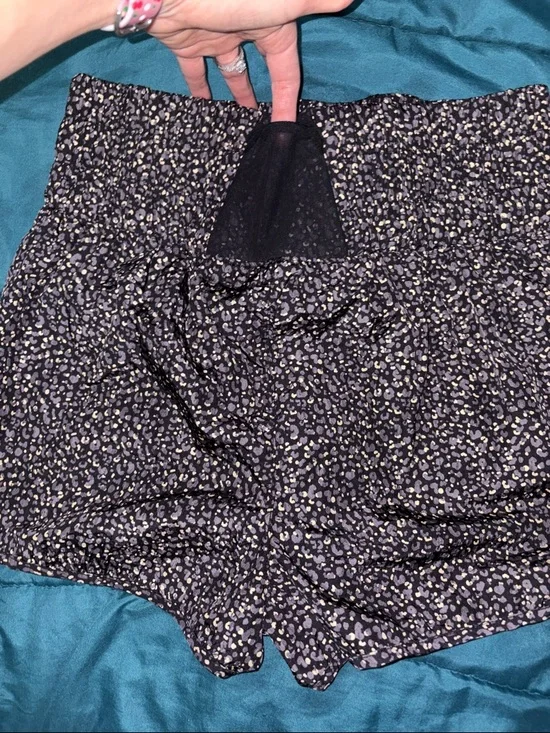 Lot of 6 - Women's Athletic Shorts - Built in Liners or Tights-Mixed designs - Picture 9 of 16